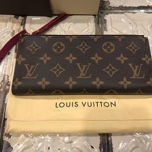 Like new Louis Vuitton Adele long wallet